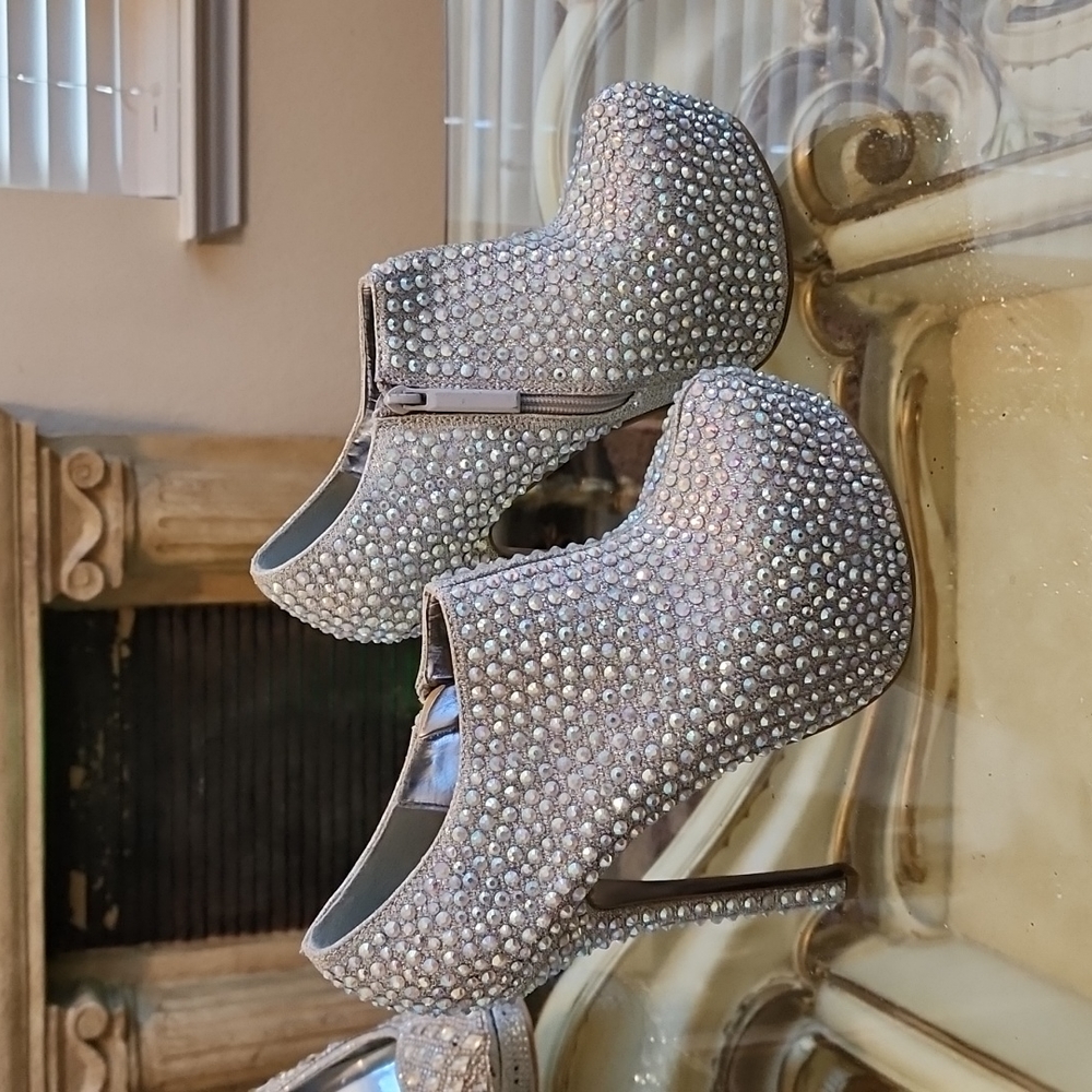 Bella Luna size 8 1/2 studded ankle boots